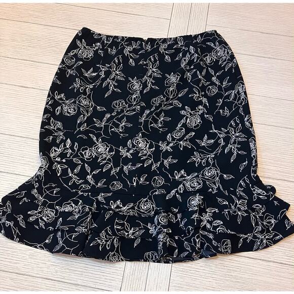 Floral print zip closure w/ elastic waist knee length skirt with ruffle trim. 12 - Picture 8 of 9